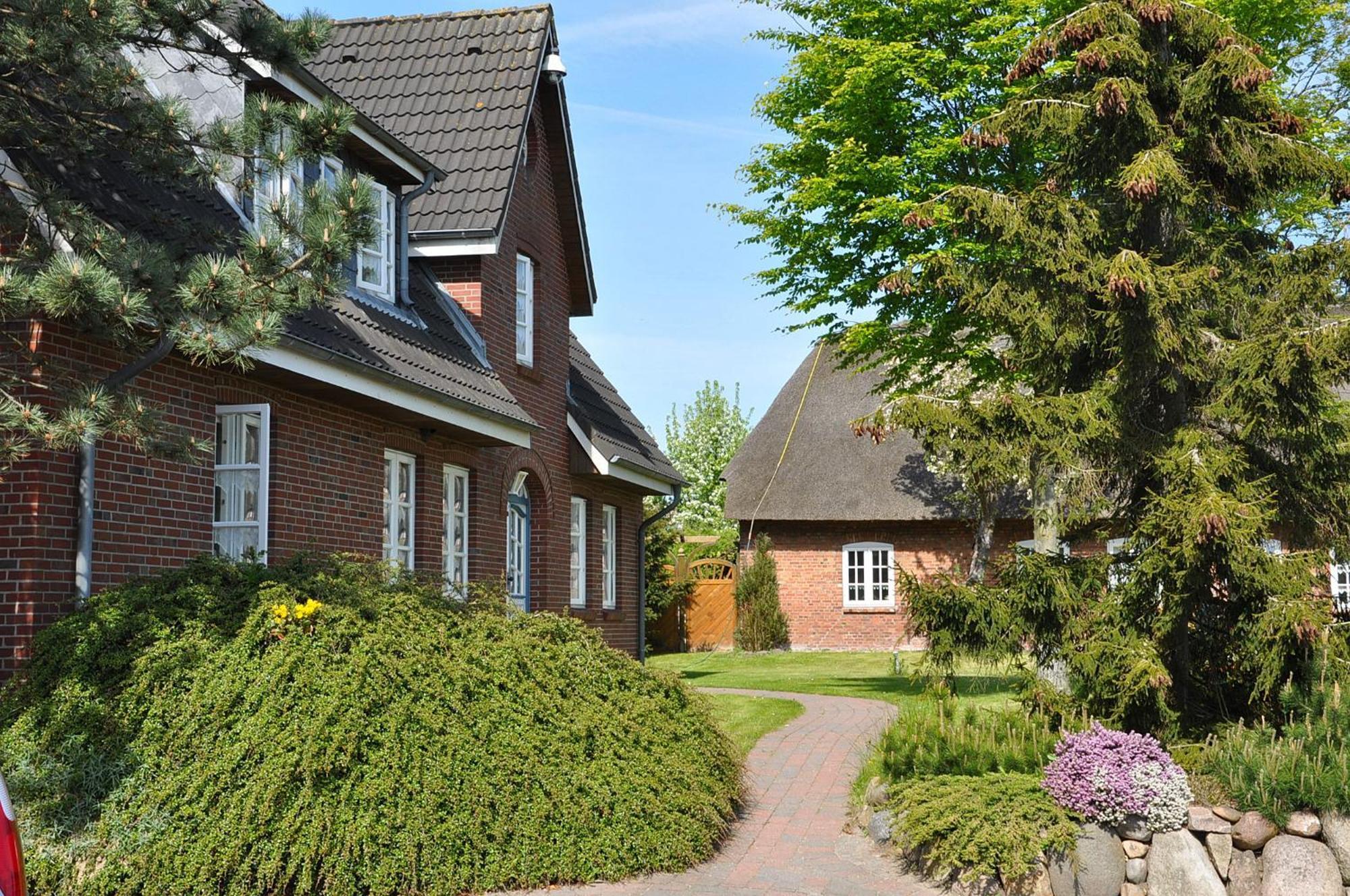 Inselhotel Arfsten Wyk auf Föhr Exterior foto